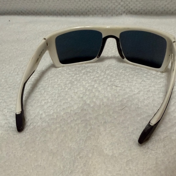 Costa Men's White and Blue Sunglasses - Picture 4 of 7